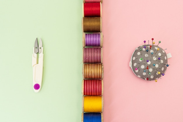 zbiór haftów i nici